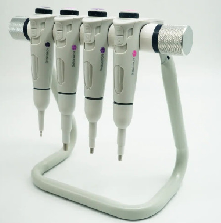 El monocanal ligero E del uso del laboratorio mide con una pipeta las pipetas electrónicas portátiles 0.5ul-20ul